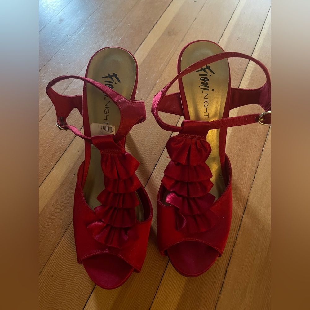 FIONI Clothing Red Women's Heels
